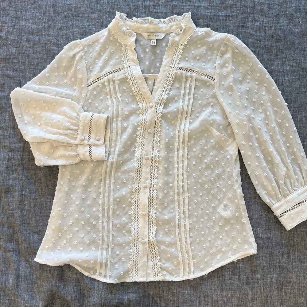 Cream love & roses blouse 3/4 sleeve, button down
